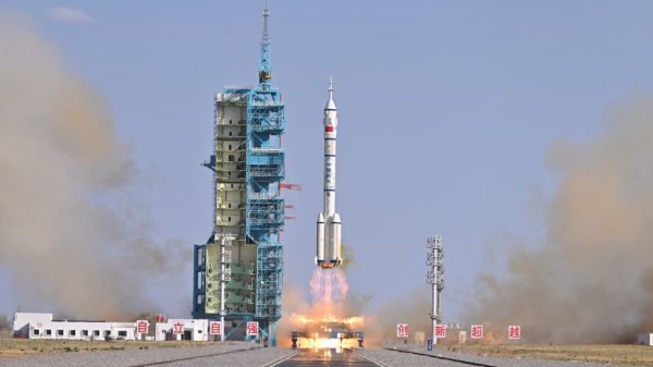 千里马配资 神舟十九号载人飞船轨道舱与返回舱成功分离