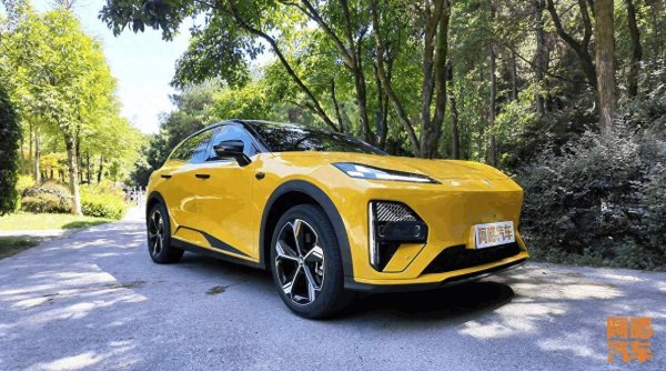 米牛配资 全系标配华为ADS4 SE，底盘驾控升级明显，全新深蓝S07真不错